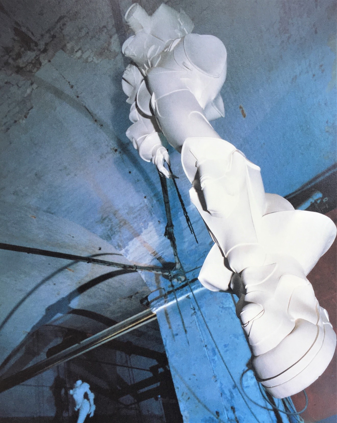 Lee Bul, Cyborg W4, 1998, silicone and polyurethane sculpture, installation view at the 1999 Venice Biennale.